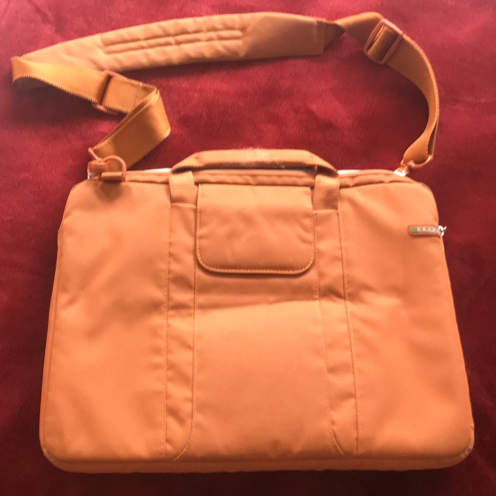 Incase computer carrier